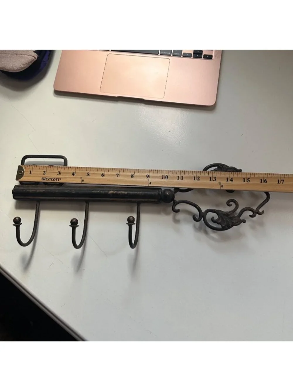 key-shaped wall mount rack with three hanging hooks used